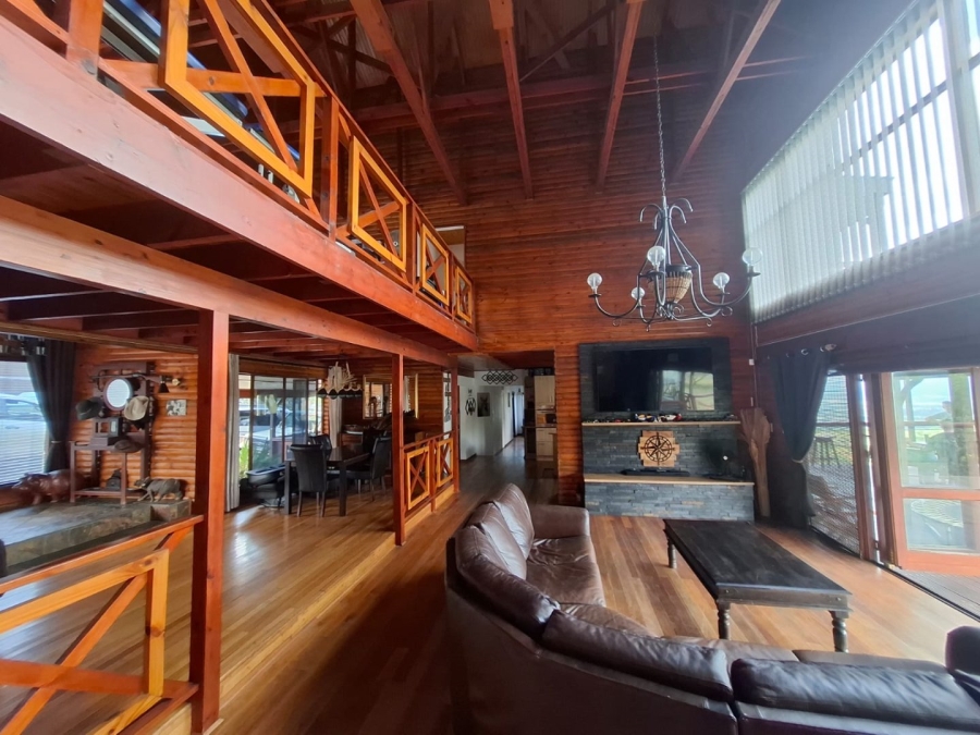 5 Bedroom Property for Sale in Waterkloof East North West